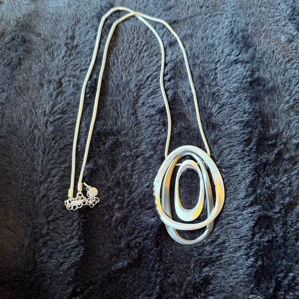 Elegant Silver Women's Necklace with Large Oval Pendant